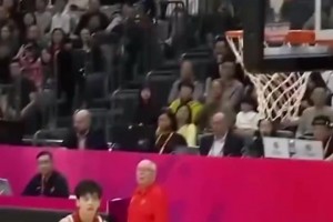 比利时中锋：对位张子宇是挑战！上半场我很累下半场没打不累